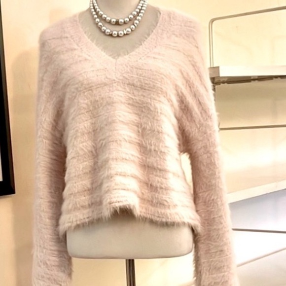 💞UO,Pink Bandit Sweater,Statement Sleeves,Rare Pink Color,Excellent Con.,Size S - Picture 1 of 9